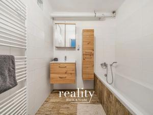 Prodej bytu 3+1, Znojmo, nám. Kpt. Otm. Chlupa, 73 m2