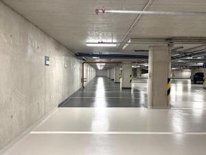 Pronájem garážového stání, Praha - Vysočany, Hindlova, 12 m2