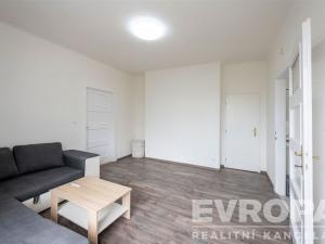 Pronájem bytu 2+1, Praha - Střešovice, Na Malovance, 56 m2