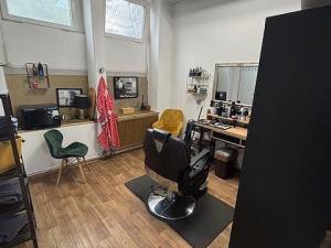 Pronájem komerční, Liberec - Liberec I-Staré Město, Husova, 90 m2