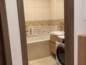 Pronájem bytu 2+kk, Chýně, Uherova, 53 m2