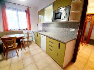 Pronájem bytu 2+1, Praha - Břevnov, Rybova, 55 m2
