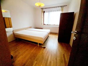 Pronájem bytu 2+1, Praha - Břevnov, Rybova, 55 m2