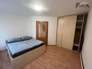 Pronájem rodinného domu, Horní Police, nám. Odboje, 180 m2