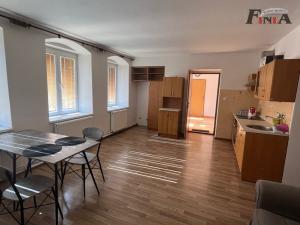 Pronájem rodinného domu, Horní Police, nám. Odboje, 180 m2