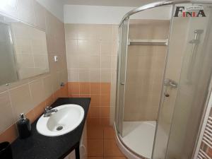 Pronájem rodinného domu, Horní Police, nám. Odboje, 180 m2