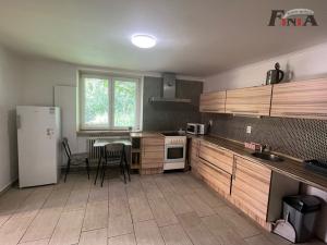 Pronájem rodinného domu, Horní Police, nám. Odboje, 180 m2