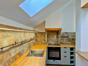 Pronájem bytu 4+kk, Praha - Nové Město, Na výtoni, 86 m2