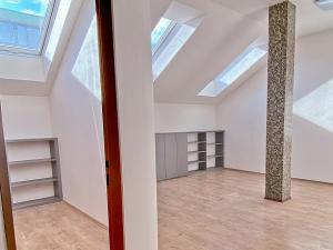 Pronájem bytu 4+kk, Praha - Nové Město, Na výtoni, 86 m2