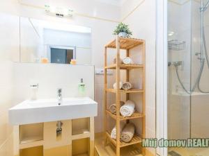 Pronájem bytu 2+1, Praha - Vokovice, Kladenská, 61 m2