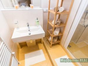 Pronájem bytu 2+1, Praha - Vokovice, Kladenská, 61 m2