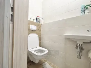 Pronájem bytu 3+kk, Včelná, Pod Tratí, 76 m2