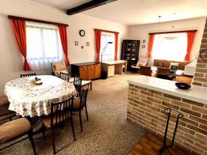 Prodej rodinného domu, Chotiněves - Jištěrpy, 200 m2