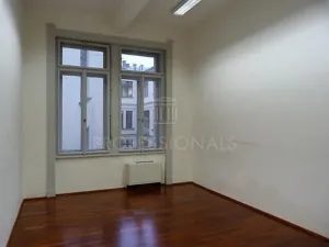 Pronájem kanceláře, Praha - Nové Město, Spálená, 637 m2