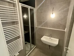 Prodej bytu 1+kk, Praha - Hostavice, Českobrodská, 31 m2