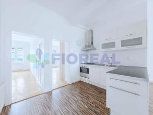 Pronájem bytu 3+kk, Praha - Vinohrady, Čáslavská, 72 m2