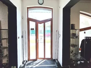 Pronájem obchodního prostoru, Ostrava, Mariánskohorská, 140 m2