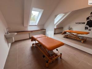 Pronájem obchodního prostoru, Karlovy Vary - Dvory, Chebská, 12 m2
