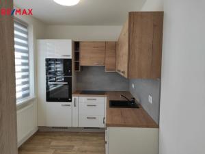 Pronájem bytu 2+1, Karlovy Vary - Stará Role, Okružní, 50 m2