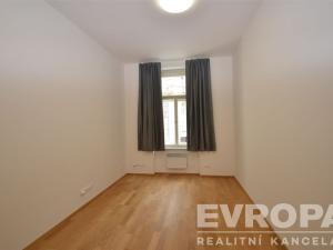Pronájem bytu 1+1, Praha - Žižkov, Seifertova, 38 m2