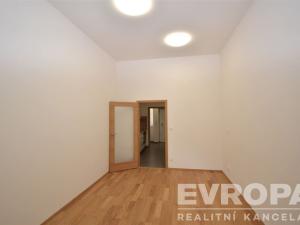 Pronájem bytu 1+1, Praha - Žižkov, Seifertova, 38 m2