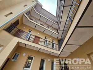Pronájem bytu 1+1, Praha - Žižkov, Seifertova, 38 m2