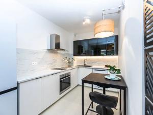 Pronájem bytu 1+1, Praha - Smíchov, Na Valentince, 50 m2