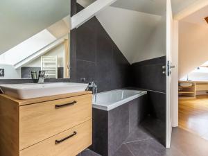 Prodej bytu 2+kk, Praha - Holešovice, Šimáčkova, 75 m2