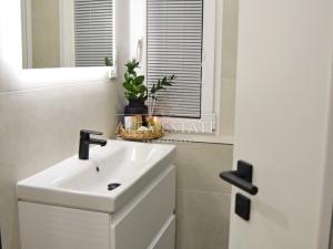 Pronájem bytu 3+kk, Ostrov, U Nemocnice, 72 m2