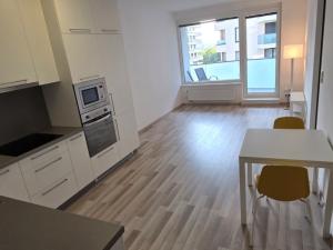 Pronájem bytu 2+kk, Praha - Stodůlky, Ferrariho, 60 m2