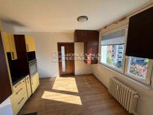 Prodej bytu 3+1, Olomouc, Varšavské nám., 70 m2