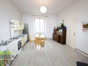 Prodej bytu 2+1, Kuks, 70 m2