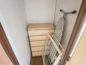 Pronájem bytu 1+kk, Praha - Prosek, Veltruská, 36 m2