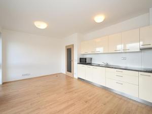 Pronájem bytu 1+kk, Praha - Liboc, Evropská, 33 m2