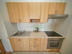 Pronájem bytu 1+kk, Praha - Horní Měcholupy, Padovská, 41 m2