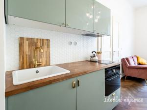 Pronájem bytu 2+kk, Praha - Nusle, Oldřichova, 43 m2