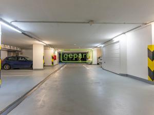 Prodej garážového stání, Praha - Hostivař, náměstí Přátelství, 25 m2