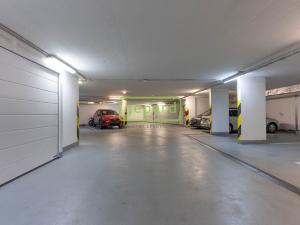 Prodej garážového stání, Praha - Hostivař, náměstí Přátelství, 25 m2