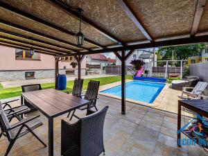 Prodej rodinného domu, Chrášťany, Ke Kapličce, 250 m2