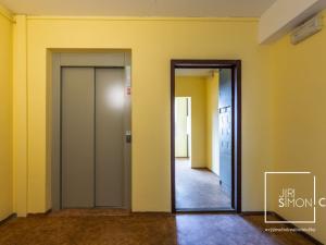 Pronájem bytu 1+kk, Praha - Hostivař, Chudenická, 30 m2