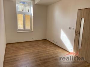 Pronájem bytu 2+1, Opava - Předměstí, Nákladní, 60 m2