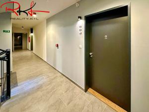 Pronájem bytu 1+kk, Praha - Dolní Měcholupy, Kardausova, 42 m2