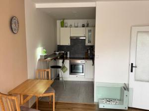 Pronájem bytu 2+kk, Praha - Hloubětín, Kardašovská, 43 m2
