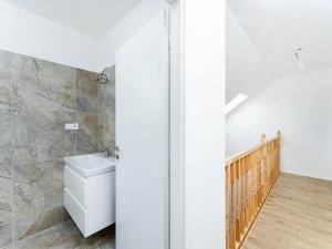 Prodej bytu 3+kk, Všestary, Strančická, 111 m2