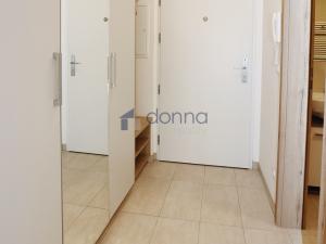 Pronájem bytu 1+kk, Praha - Strašnice, Zvěřinova, 38 m2