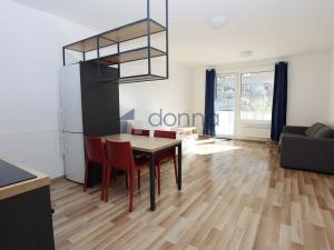 Pronájem bytu 1+kk, Praha - Strašnice, Zvěřinova, 38 m2