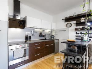 Prodej bytu 2+kk, Praha - Vršovice, Uzbecká, 75 m2