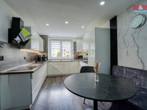 Prodej bytu 2+1, Ostrov, Šafaříkova, 55 m2