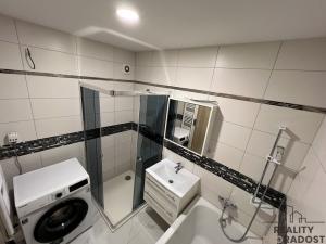 Prodej bytu 3+1, Praha - Kyje, Manželů Dostálových, 73 m2