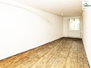 Prodej bytu 3+1, Cheb, Cechovní, 84 m2